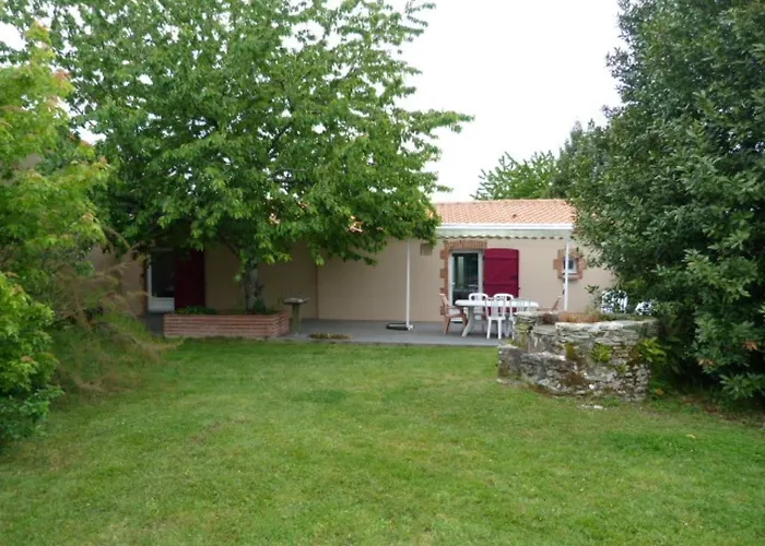 Chez Marcel Pmr Holiday home La Marne